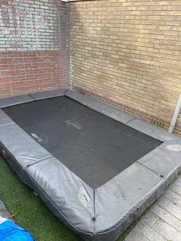 BERG trampoline-InGround330x220 cm beschikbaar voor biedingen