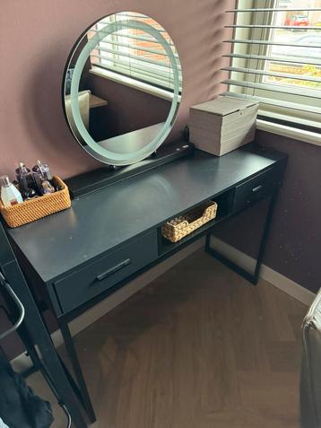 Kaptafel/ sidetable met losse make-up spiegel  beschikbaar voor biedingen