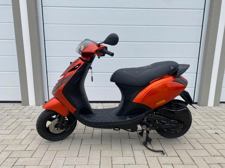 Piaggio Zip - 2017 snor - 9900km, Fietsen en Brommers, Scooters | Piaggio, Gebruikt, Zip, Benzine, Ophalen