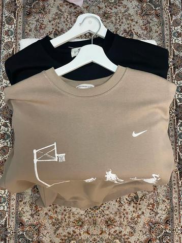 Nike Oversize Essential beschikbaar voor biedingen