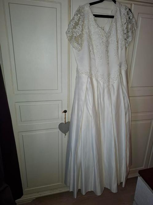 Gedragen trouwjurk goede kwaliteit, Kleding | Dames, Trouwkleding en Trouwaccessoires, Gedragen, Trouwjurk, Wit, Ophalen of Verzenden