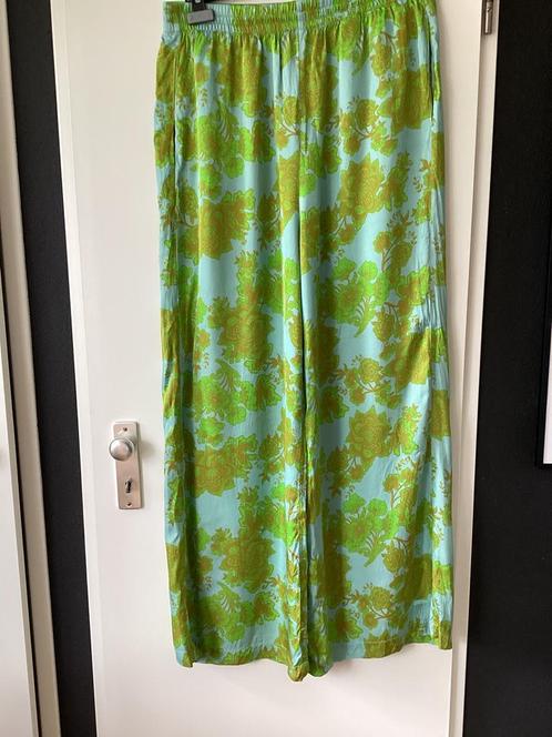 Broek Oilily, maat 42, lichtblauw, groen, Kleding | Dames, Broeken en Pantalons, Nieuw, Maat 42/44 (L), Geel, Ophalen of Verzenden