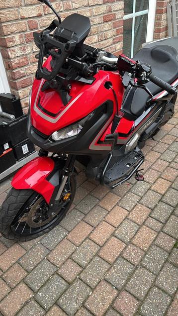 Honda x adv 750 met schade duitse papieren beschikbaar voor biedingen
