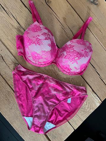 BH + slip roze Prima Donna 90D beschikbaar voor biedingen