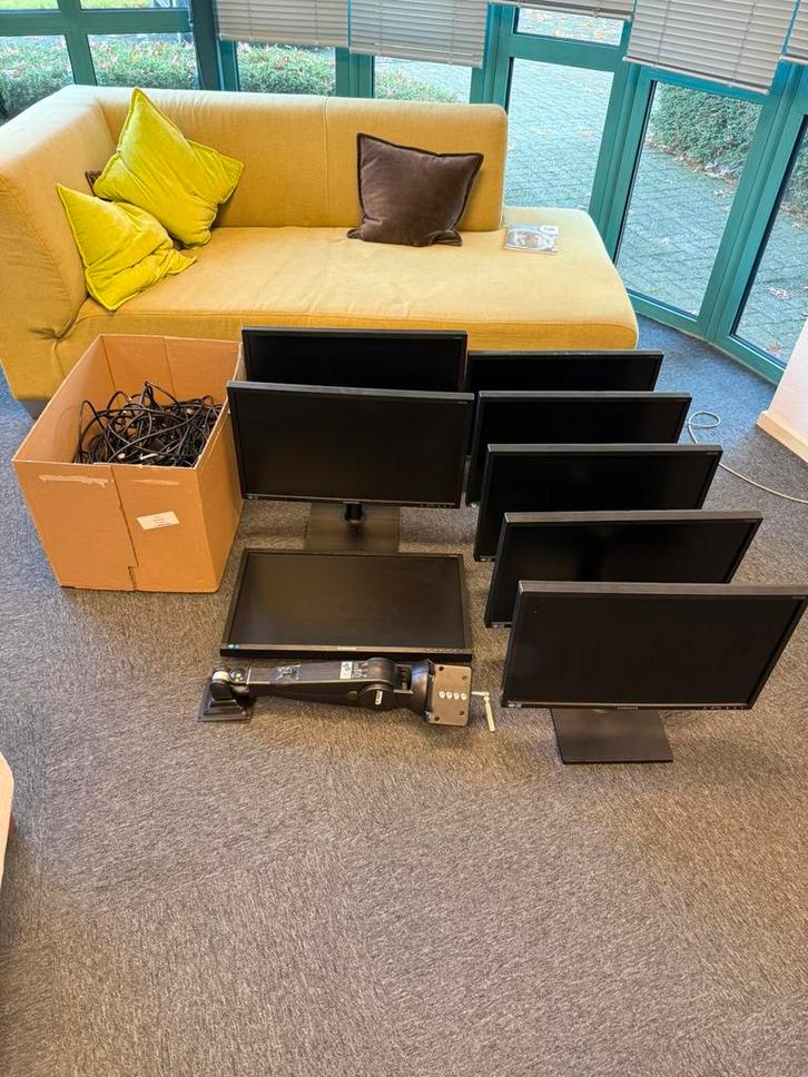 Samsung monitoren S24E450B en S22C450BW, Computers en Software, Monitoren, Zo goed als nieuw, 60 Hz of minder, DVI, VGA, In hoogte verstelbaar