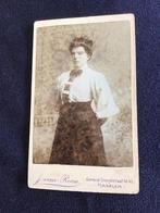 CDV, Vrouw, J. van Roon, Haarlem, Carte de Visite, Ophalen of Verzenden, Voor 1940, Gebruikt, Foto