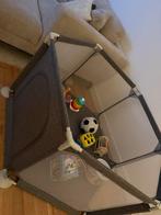 Grijze baby box, Ophalen of Verzenden, Gebruikt, Rechthoekig, Wieltjes