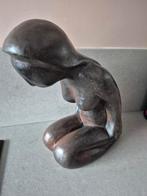 Bronzen beeld van een zittende vrouw, Ophalen