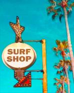 Fotobehang Surf Shop 212x280 cm - Zomerse Sfeer, Huis en Inrichting, Stoffering | Behang, Ophalen of Verzenden, Minder dan 10 m²