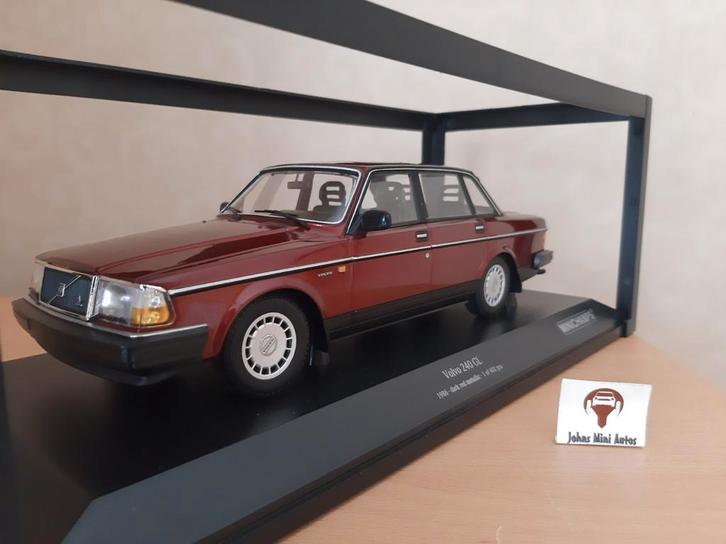 Volvo 240 GL 1986 Donkerrood Metallic van Minichamps 1:18, Hobby en Vrije tijd, Modelauto's | 1:18, Nieuw, Auto, MiniChamps, Ophalen of Verzenden