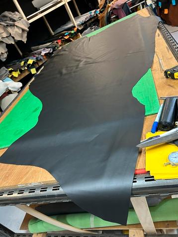 Zwarte kleur have huid 1.1mm dikte soepel en glad A-47 beschikbaar voor biedingen