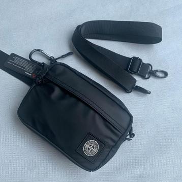 Stone island messenger crossbody tas nieuw beschikbaar voor biedingen