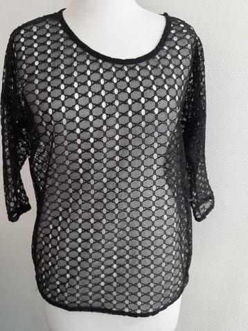 Blousje/ Shirt Maat XS. Only beschikbaar voor biedingen