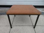 Vintage tafel bijzettafel met zwart ijzeren frame Pastoe ?, Ophalen of Verzenden, Huis en Inrichting