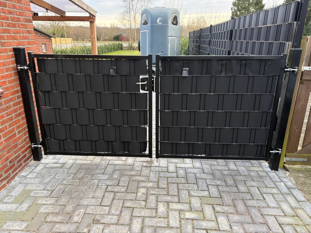 Dubbelstaaf hekwerk poort. 1 jaar oud, Tuin en Terras, Tuinhekken en Hekwerk, Zo goed als nieuw, IJzer, Ophalen