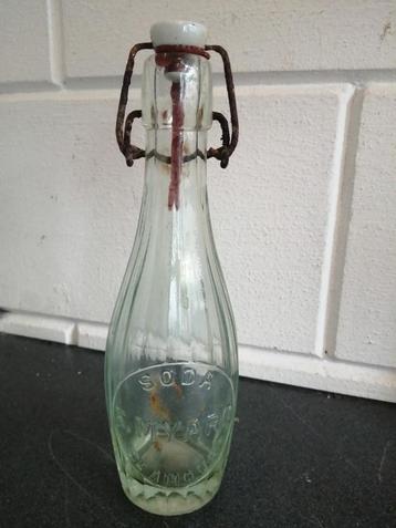 ZEER OUD FRANS SODA BEUGEL FLESJE 22 CM GELEEFDE STAAT
Leuk  beschikbaar voor biedingen