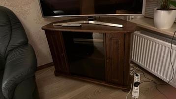 Houten TV-meubel met glazen deuren beschikbaar voor biedingen
