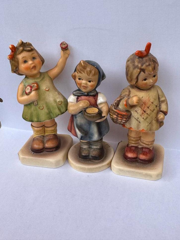 3 Hummel Goebel Beeldjes - M.I. Hummel Club 1995/96, Antiek en Kunst, Antiek | Keramiek en Aardewerk, Ophalen