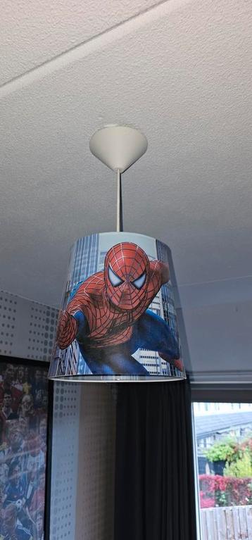 Mooie hanglamp van Spiderman beschikbaar voor biedingen