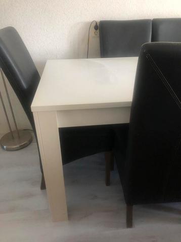 Te koop: Eettafel met 6 leren stoelen beschikbaar voor biedingen