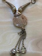 Vintage ketting met hanger, Met hanger, Gebruikt, Beige, Ophalen of Verzenden