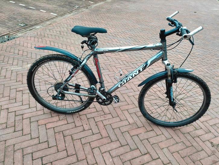 Giant mountainbike 26 inch met 24 speed en ATB, Fietsen en Brommers, Fietsen | Mountainbikes en ATB, Zo goed als nieuw, Giant