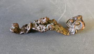 Een brons Ruyi-scepter beschikbaar voor biedingen