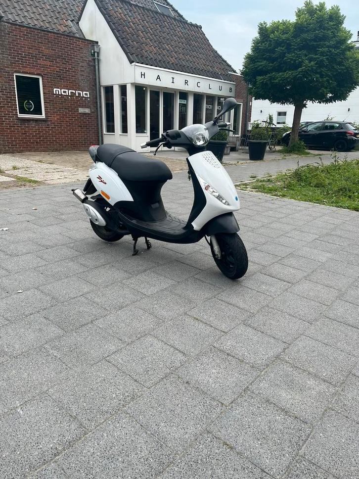 Piaggio zip 2 takt 2016, Fietsen en Brommers, Scooters | Piaggio, Zo goed als nieuw, Zip, Tweetakt, Ophalen of Verzenden