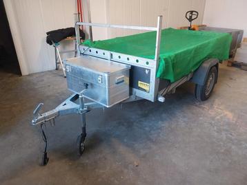 Aanhanger met dekzeil en opbergkist beschikbaar voor biedingen