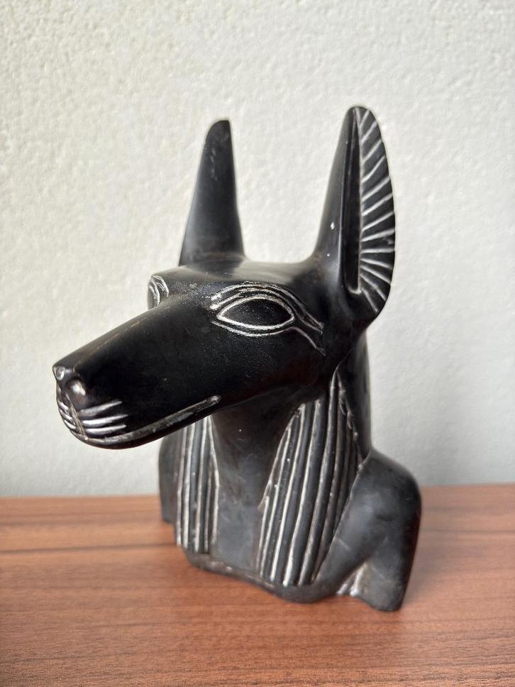 Anubis Beeld uit Luxor Egypte van massief steen, Verzamelen, Beelden en Beeldjes, Nieuw, Dier, Ophalen