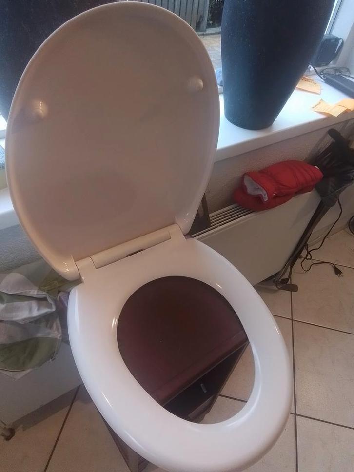 Nieuwe toiletzitting softclose beige, Doe-het-zelf en Verbouw, Sanitair, Nieuw, Toilet, Ophalen of Verzenden