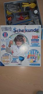 Scheikundedoos 200 veilige proeven, Kinderen en Baby's, Speelgoed | Educatief en Creatief, Ophalen of Verzenden, Zo goed als nieuw