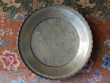 Mooi zwaar antiek Chinees bord of schaal van koper 27,8 cm. beschikbaar voor biedingen