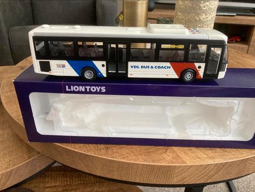 Lion Toys VDL Ambassador Bus Streekbus Stadsbus 100 jaar, Hobby en Vrije tijd, Modelauto's | 1:50, Nieuw, Bus of Vrachtwagen, Lion Toys