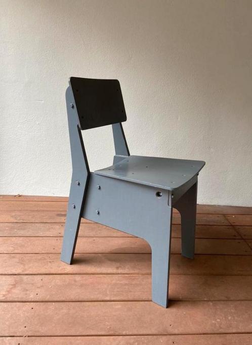Grijze crisis stoel van Piet hein Eek!, Huis en Inrichting, Stoelen, Zo goed als nieuw, Eén, Hout, Grijs, Ophalen