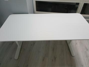 Ikea bureau Bekant 160x80 wit verstelbaar sta zit hoogte - afbeelding 1