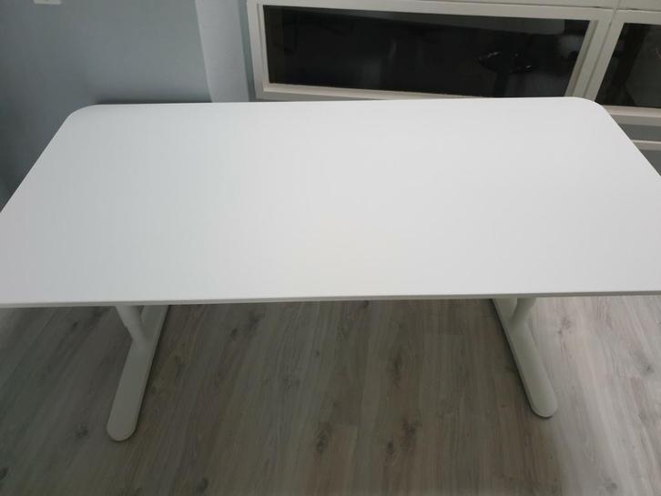 Ikea bureau Bekant 160x80 wit verstelbaar sta zit hoogte, Huis en Inrichting, Bureaus, Zo goed als nieuw, Ophalen