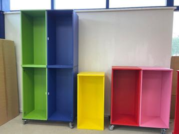 Vrolijk gekleurde, modulaire kasten, kastenwand of lockers beschikbaar voor biedingen