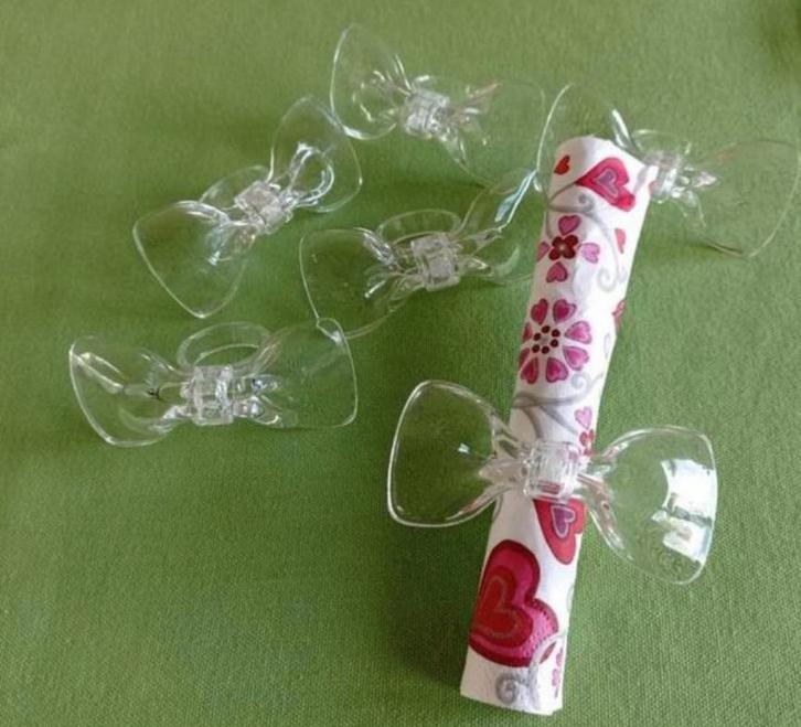 6 plexiglas "strik" servetringen als nieuw., Huis en Inrichting, Keuken | Servies, Nieuw, Overige stijlen, Glas, Ophalen