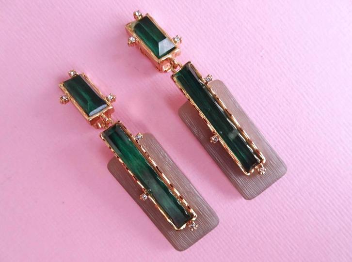 jwg Lange vintage 90s Art Deco stl oorbellen groen glas goud, Sieraden, Tassen en Uiterlijk, Antieke sieraden, Oorbellen, Overige materialen