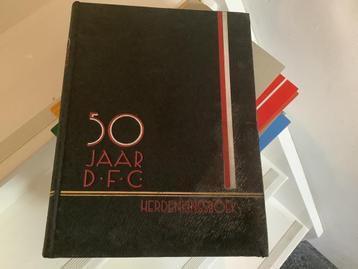 Diverse jubileumboeken voetbal van bekende clubs ed beschikbaar voor biedingen