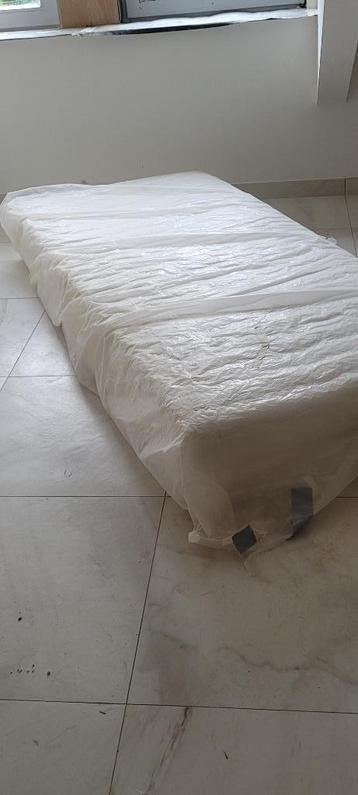  Een zeer stevige en goede matras beschikbaar voor biedingen