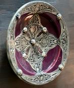 Aardewerk bordje met oud zilver bewerkt, Ophalen of Verzenden