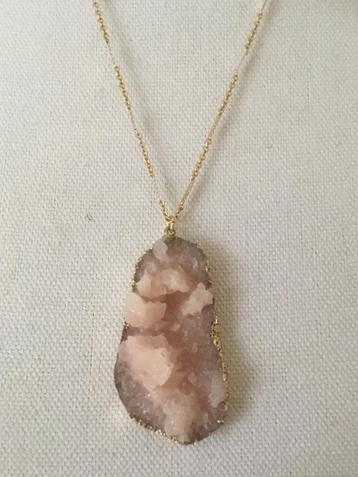 Jewelry Box roze steentjes hanger aan lange ketting beschikbaar voor biedingen