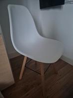 Witte stoel met houten poten, Huis en Inrichting, Stoelen, Wit, Zo goed als nieuw, Ophalen, Hout