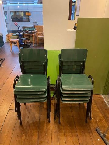 Terras setje. 4 tafels - 8 stoelen. Stapelbaar/Weerbestendig beschikbaar voor biedingen