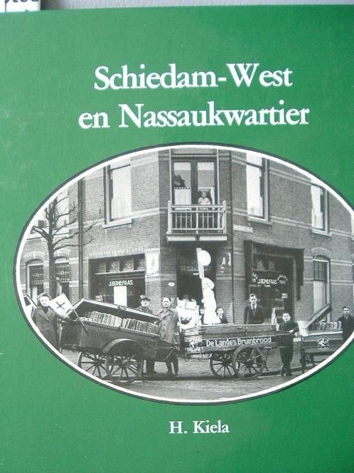 Fotoboek Schiedam-West en Nassaukwartier, 1900 - 1970., Boeken, Geschiedenis | Stad en Regio, Gelezen, 20e eeuw of later, Ophalen of Verzenden
