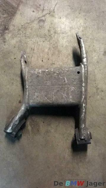 Draagarm linksachter BMW 5-serie E39 sedan 33326755471 beschikbaar voor biedingen