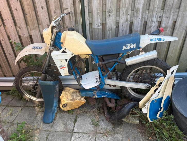 Ktm gs 250 opknapper of onderdelen 250cc 1985 met papieren, Fietsen en Brommers, Brommers | Crossbrommers, Gebruikt, Overige merken