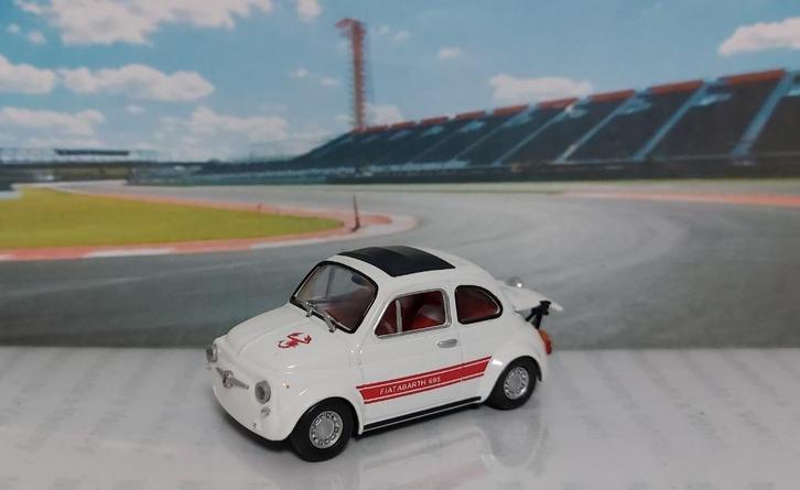 1:43 Fiat Abarth 695 SS Assetto Corsa 1969; Metro, Hobby en Vrije tijd, Modelauto's | 1:43, Zo goed als nieuw, Auto, Overige merken
